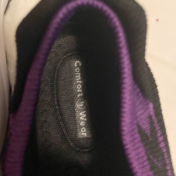 Very comfortable sneaker- great for nurses! - Picture 6 of 7